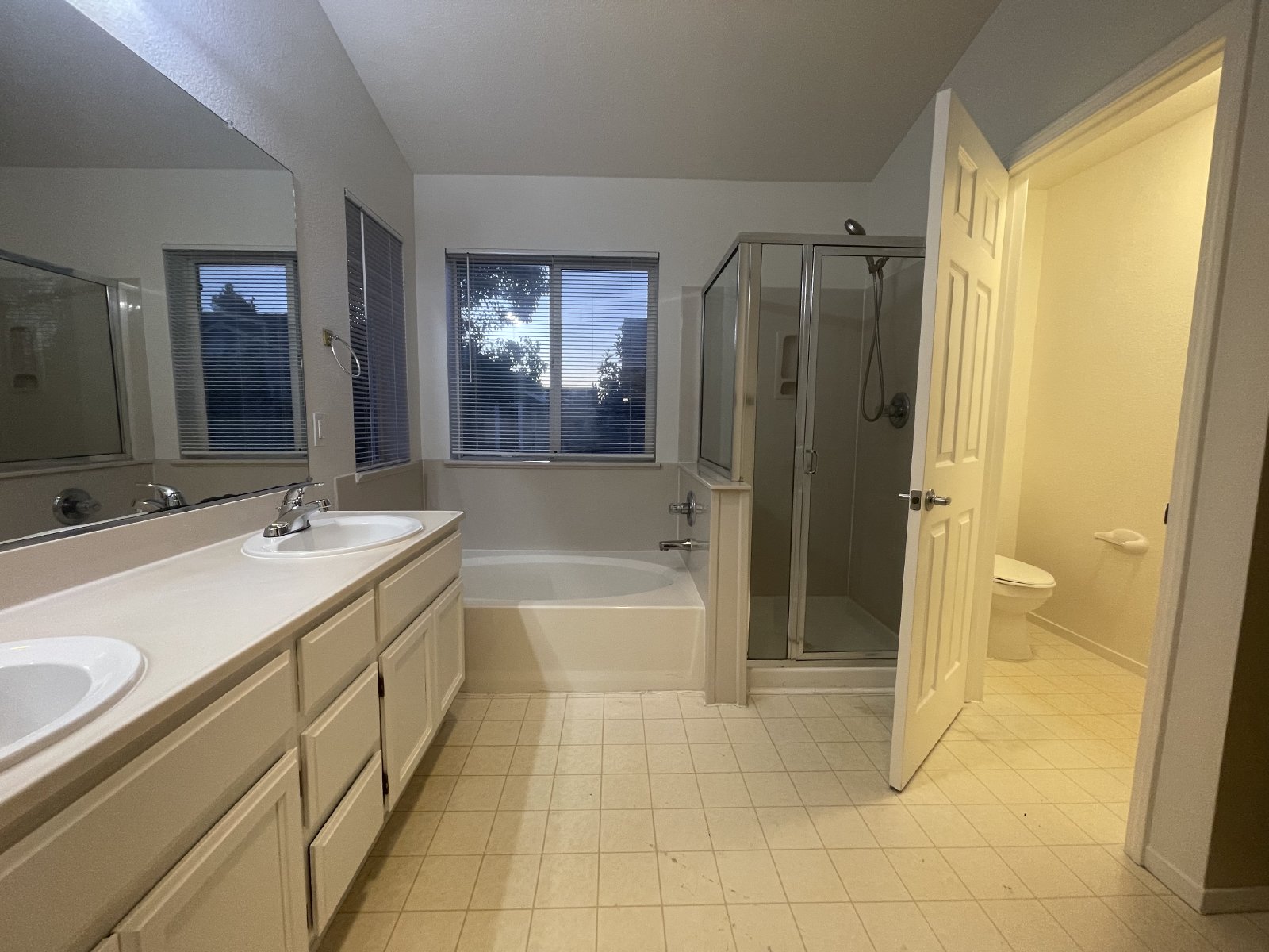 Wonderful Home Close to Shopping and Public Transportation. property image