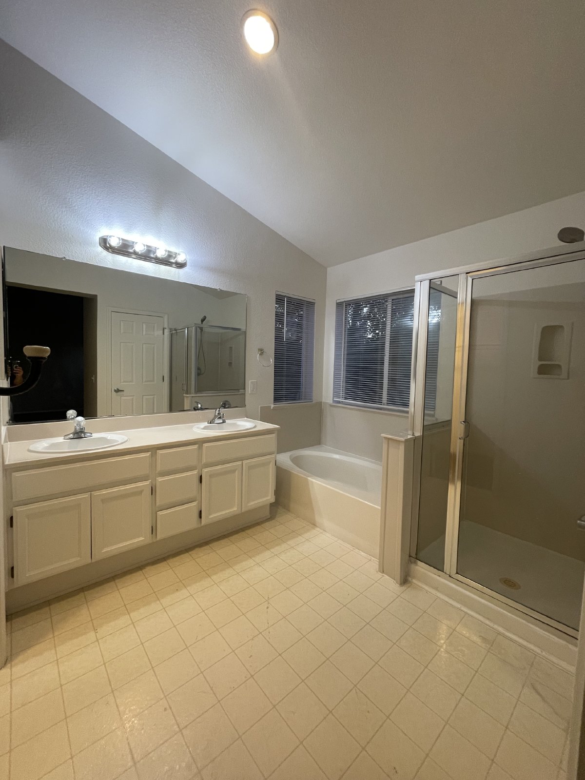 Wonderful Home Close to Shopping and Public Transportation. property image