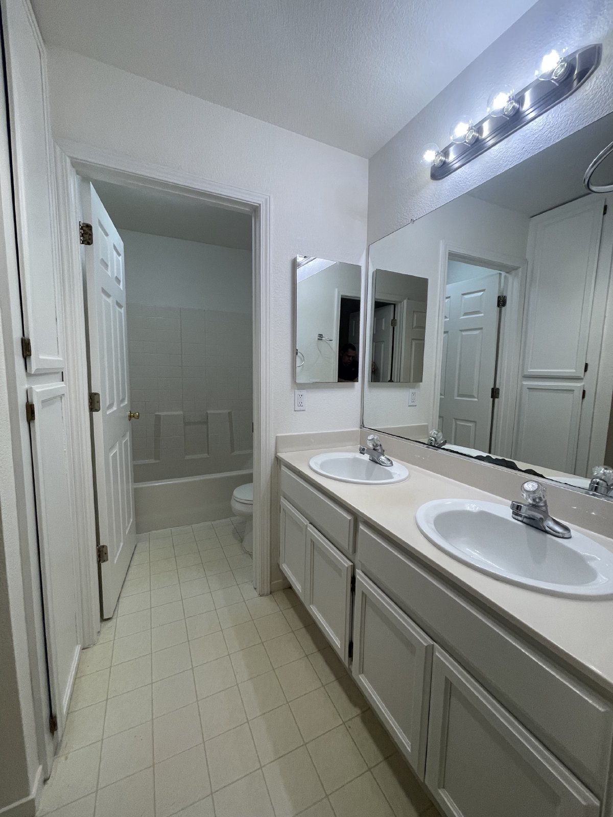 Wonderful Home Close to Shopping and Public Transportation. property image