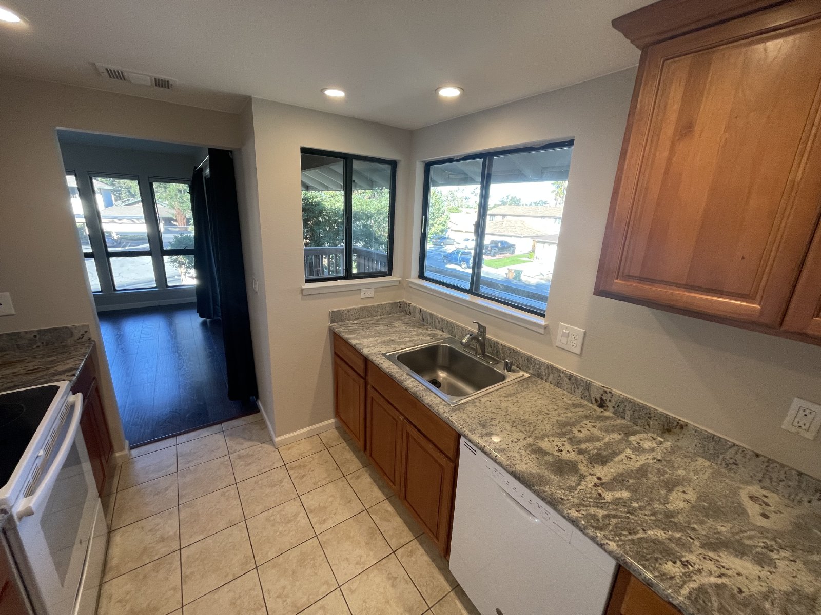 Beautiful Condo in Gated Community property image