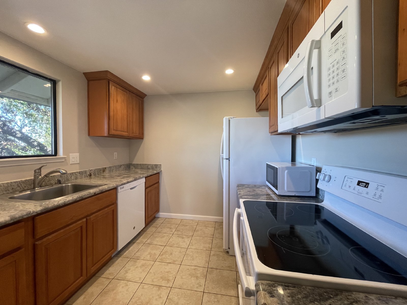 Beautiful Condo in Gated Community property image