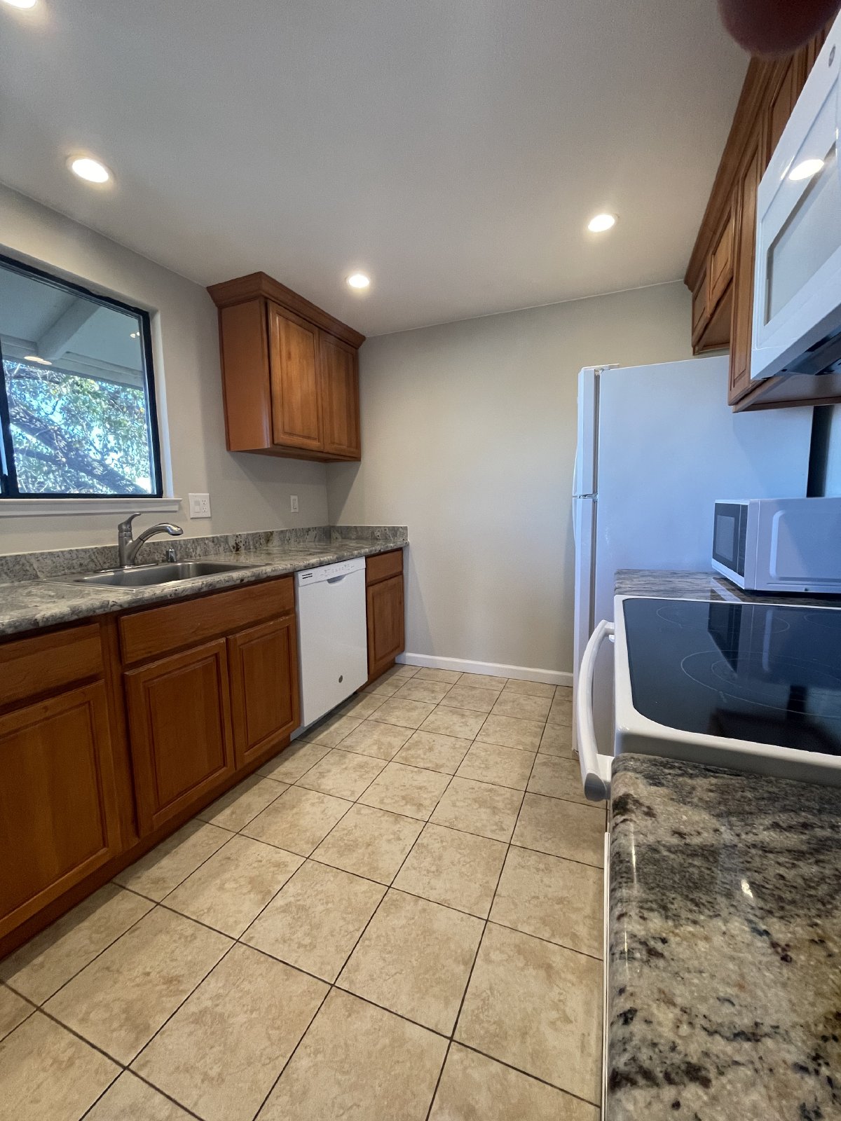 Beautiful Condo in Gated Community property image