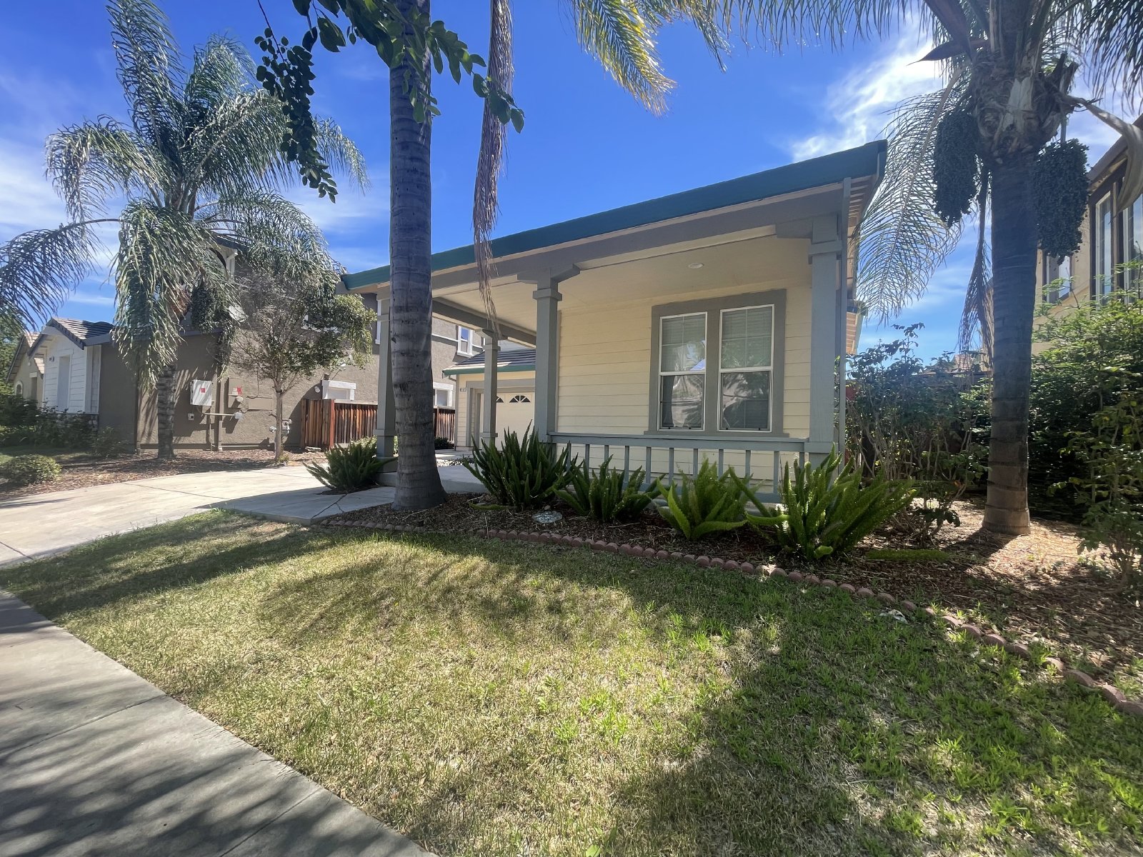 Beautiful 4 Bedroom Close to Downtown Brentwood! property image