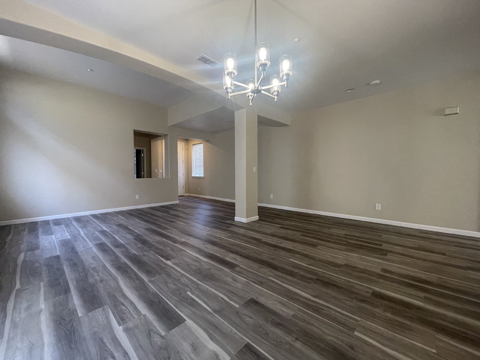 Beautiful 4 Bedroom Close to Downtown Brentwood! property image