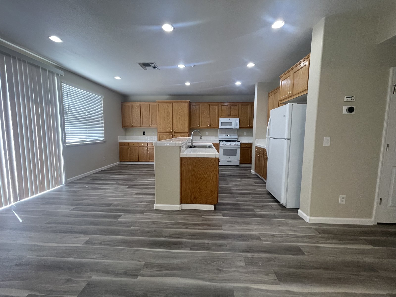 Beautiful 4 Bedroom Close to Downtown Brentwood! property image