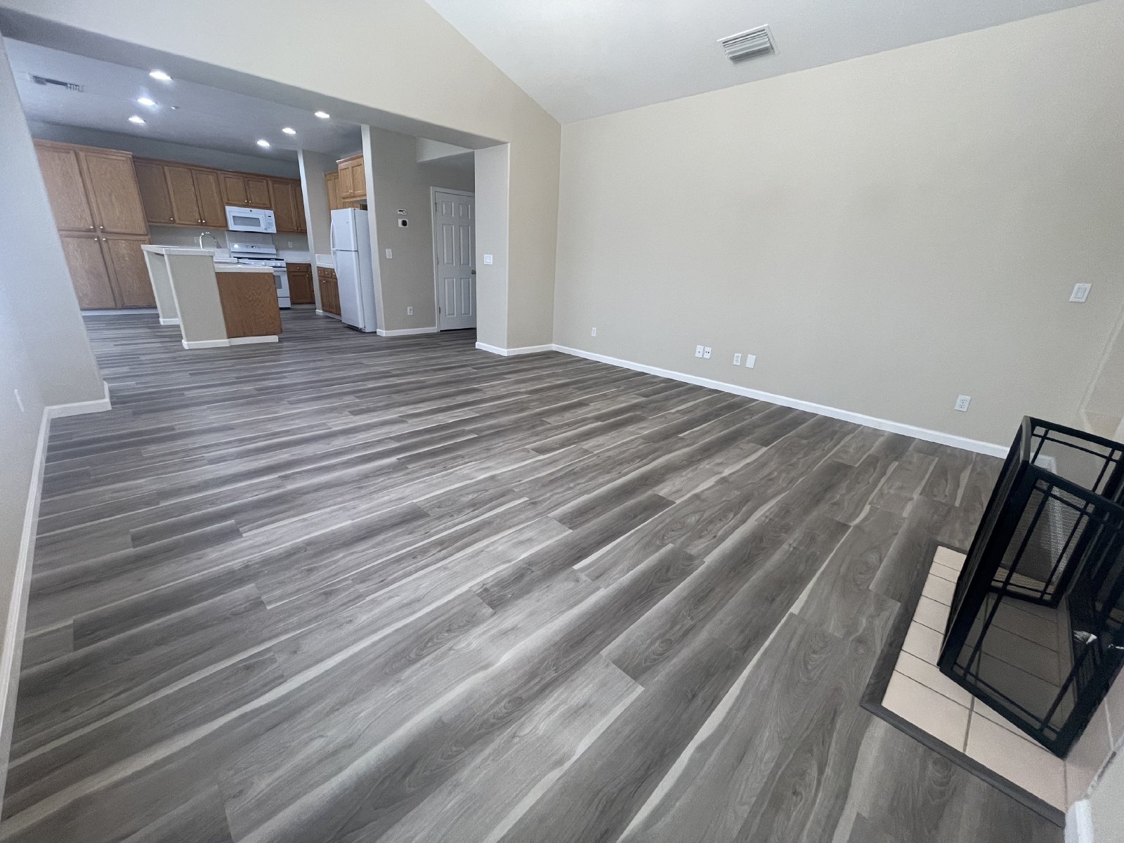 Beautiful 4 Bedroom Close to Downtown Brentwood! property image