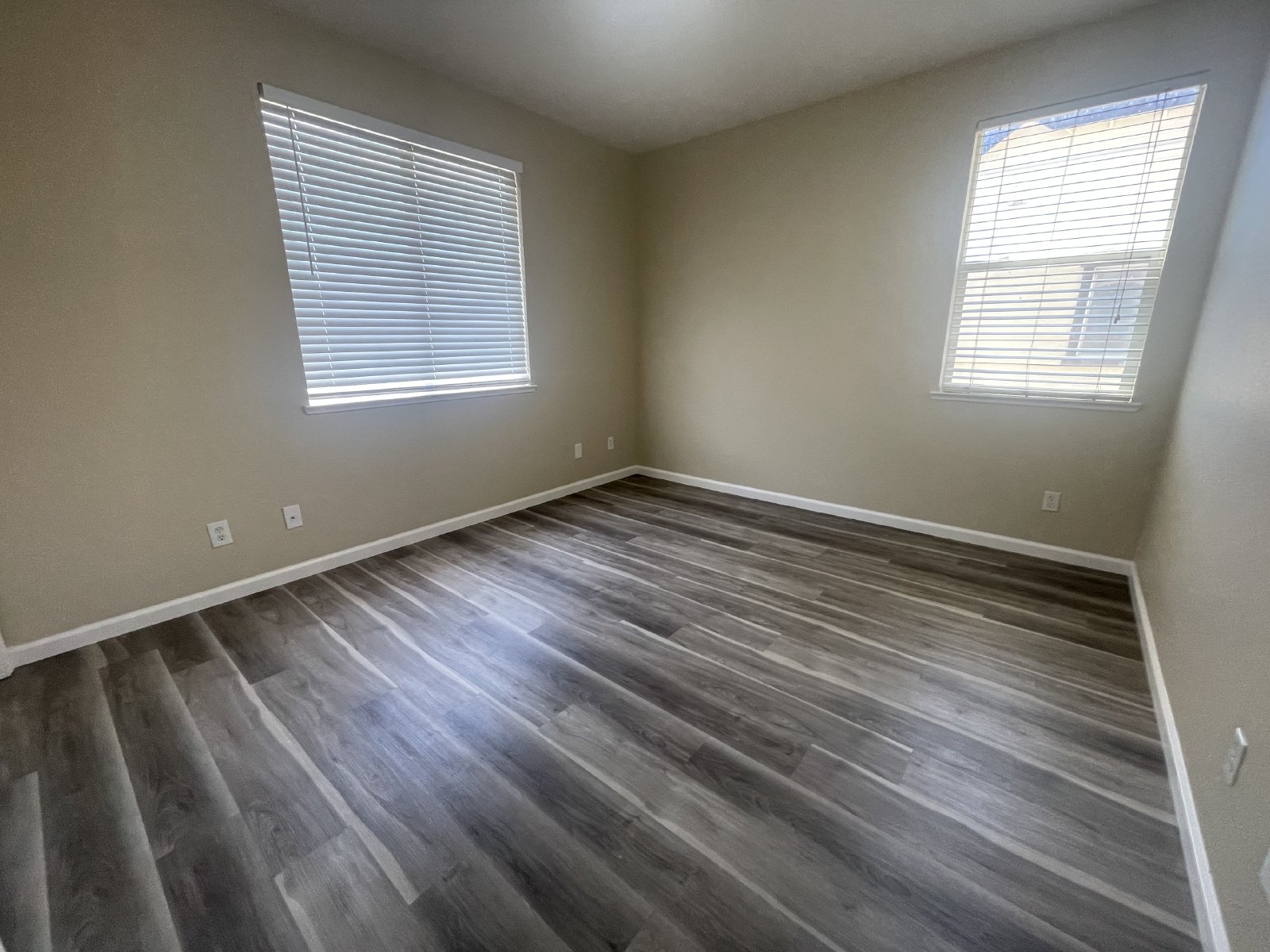 Beautiful 4 Bedroom Close to Downtown Brentwood! property image
