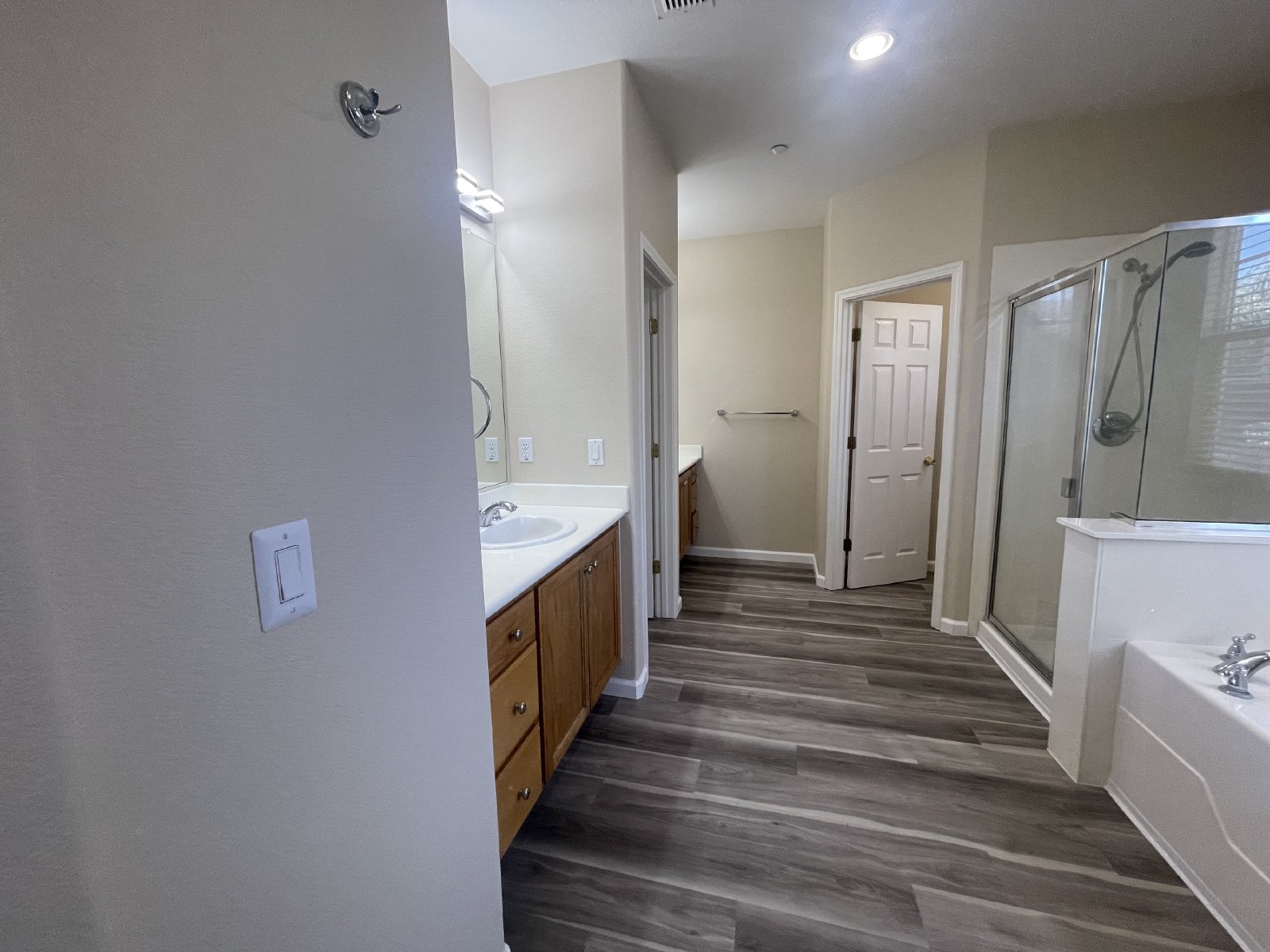Beautiful 4 Bedroom Close to Downtown Brentwood! property image