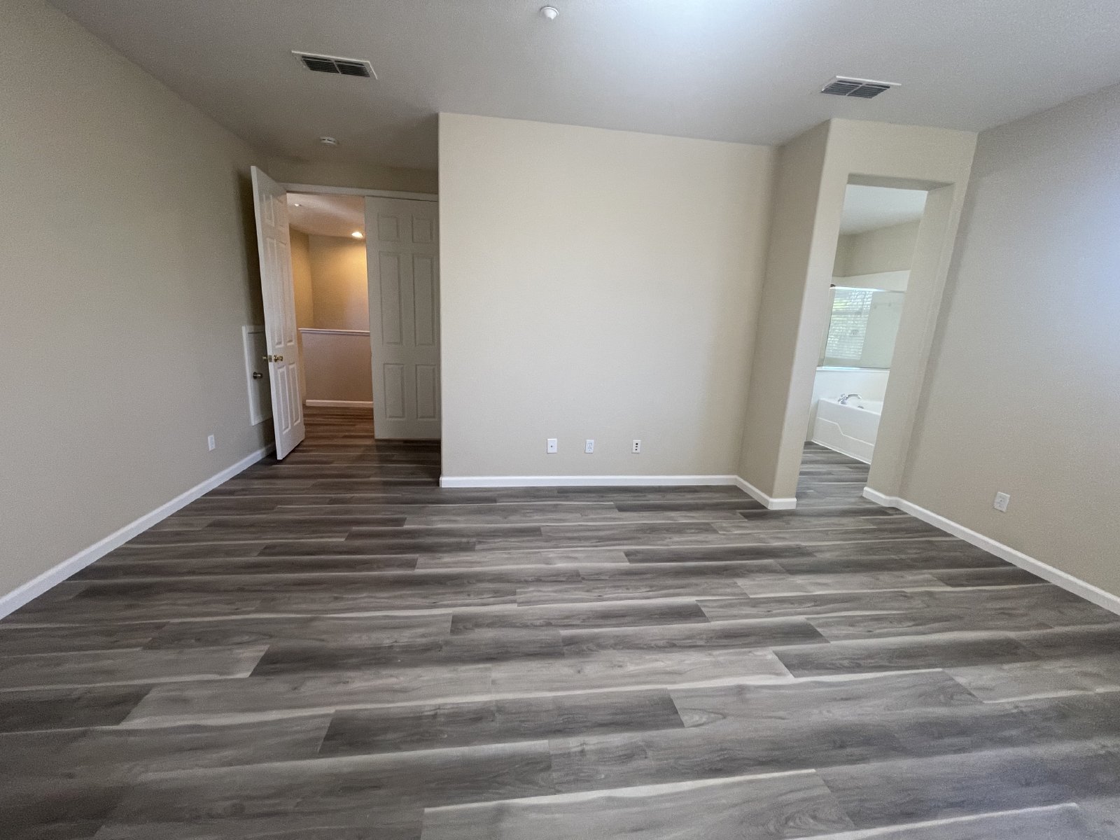 Beautiful 4 Bedroom Close to Downtown Brentwood! property image