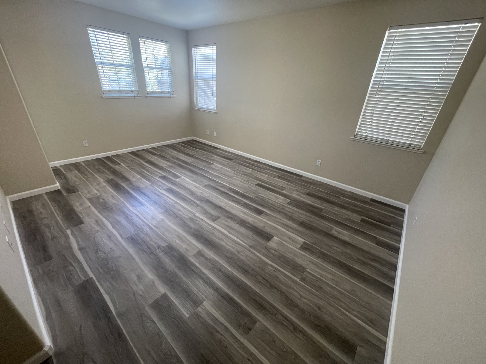 Beautiful 4 Bedroom Close to Downtown Brentwood! property image