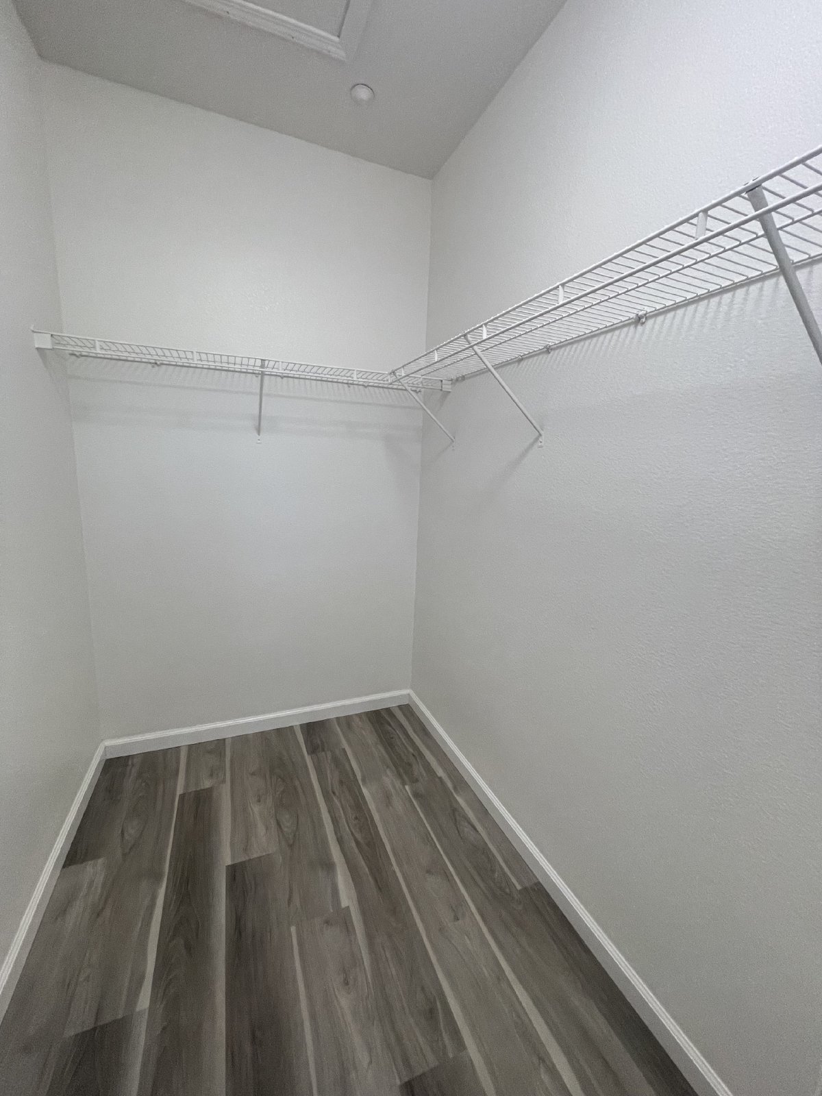 Beautiful 4 Bedroom Close to Downtown Brentwood! property image