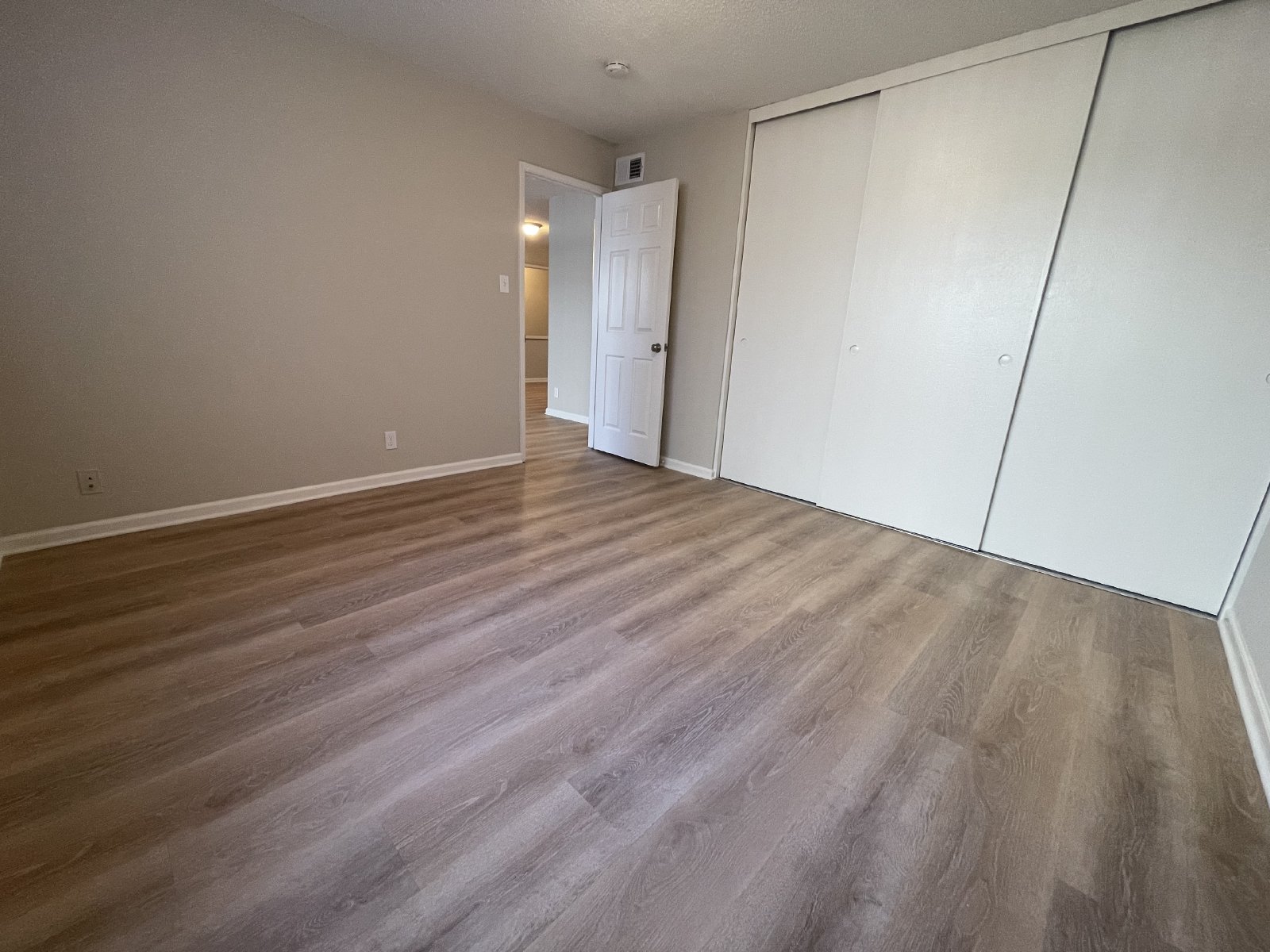 Wonderful Gated 2-Bedroom Downstairs Apartment property image