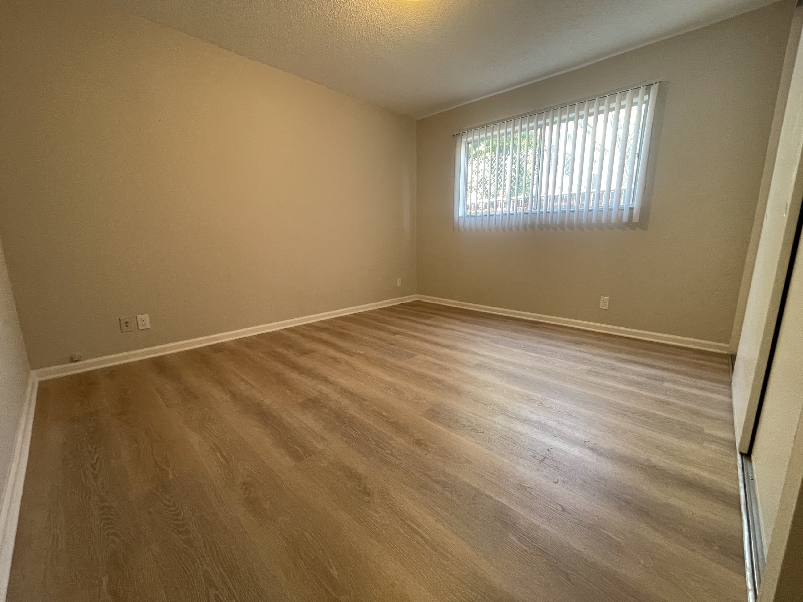 Wonderful Gated 2-Bedroom Downstairs Apartment property image