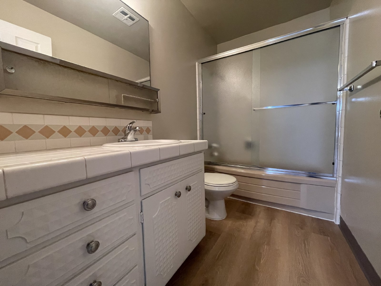 Wonderful Gated 2-Bedroom Downstairs Apartment property image