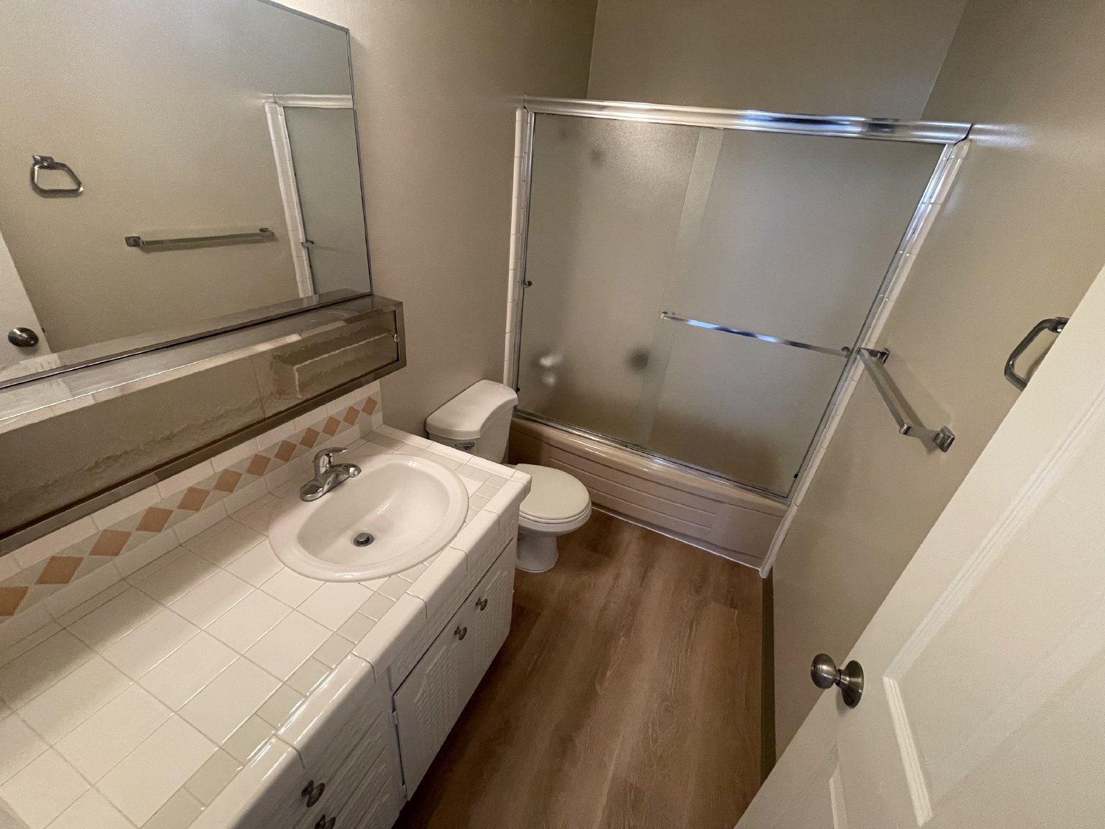 Wonderful Gated 2-Bedroom Downstairs Apartment property image