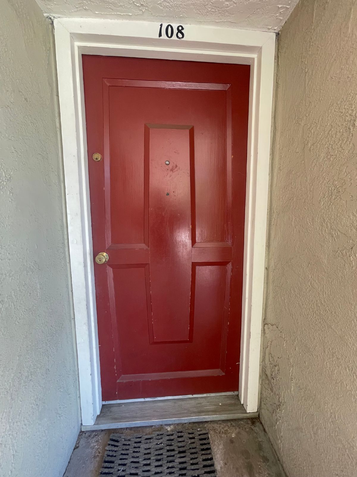 Wonderful Gated 2-Bedroom Downstairs Apartment property image