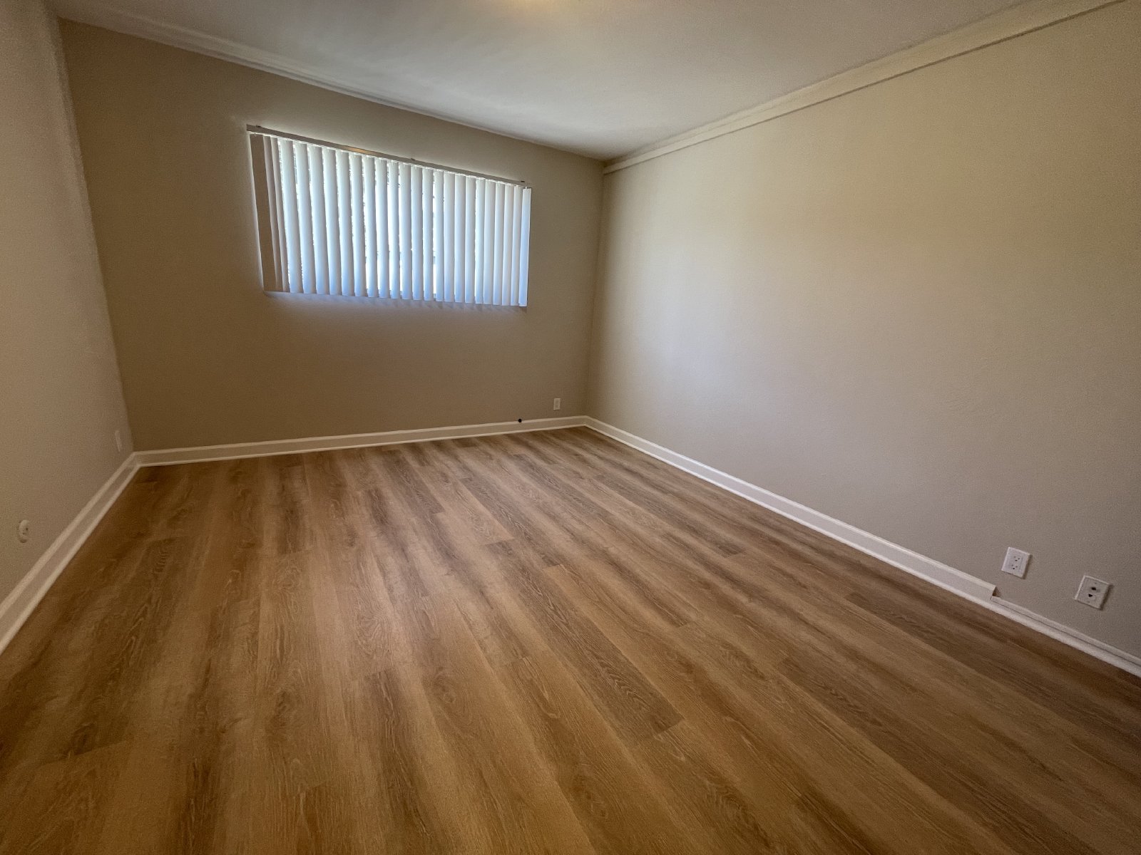 Wonderful Gated Upstairs Home Overlooking Courtyard property image